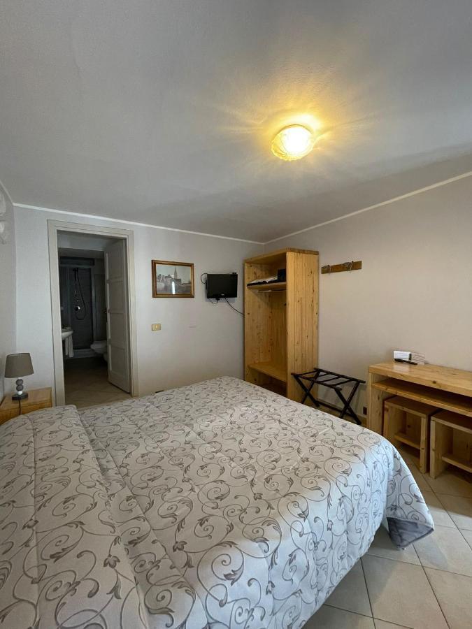 B&B Michelina Castiglione dʼIntelvi Exteriör bild
