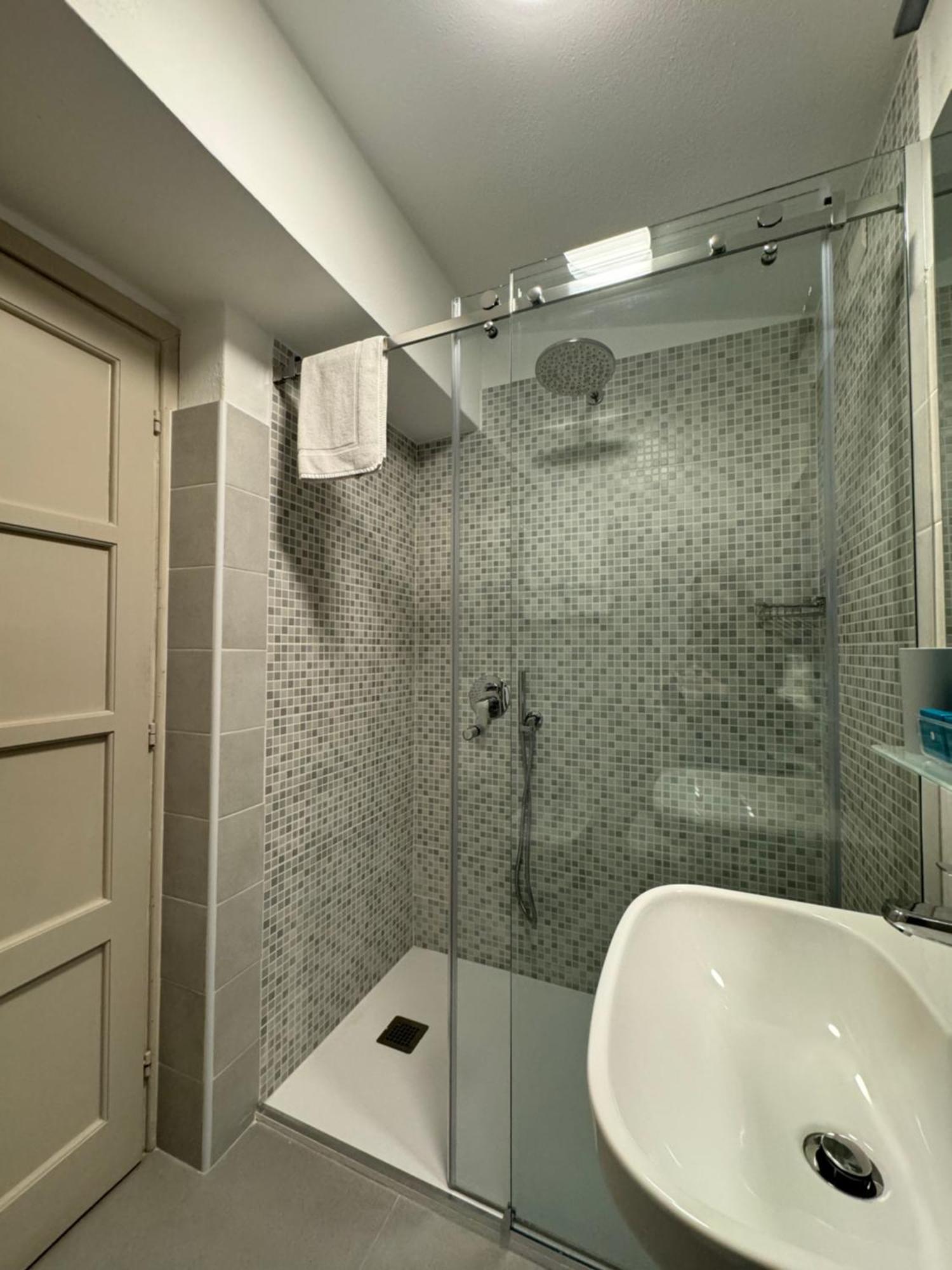 B&B Michelina Castiglione dʼIntelvi Exteriör bild
