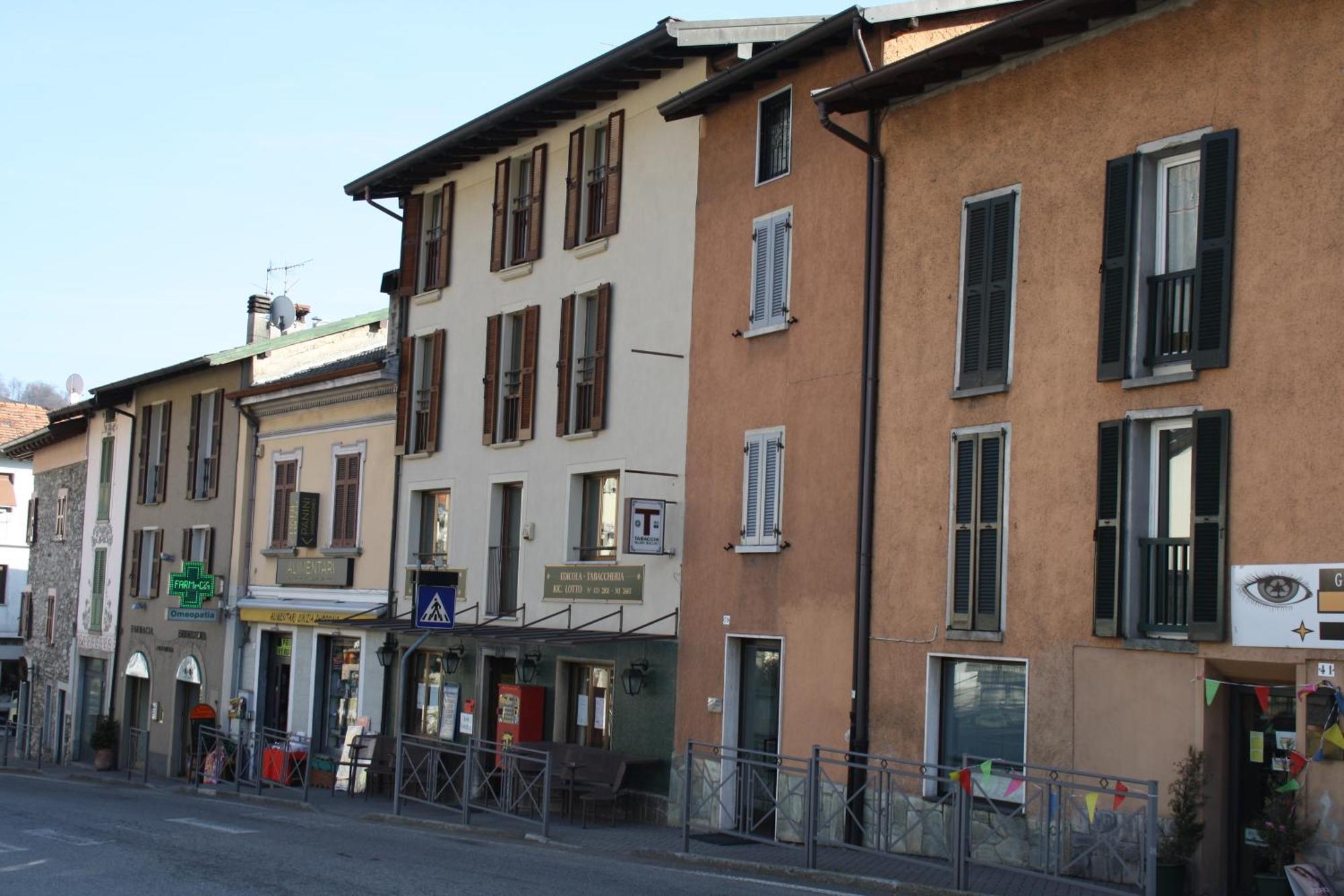 B&B Michelina Castiglione dʼIntelvi Exteriör bild
